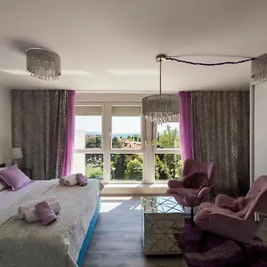Downtown Luxury Emili Split